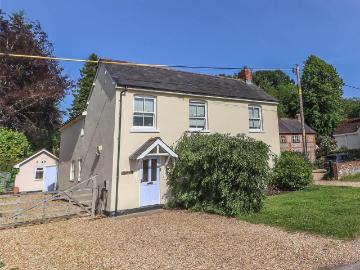 4 bedroom detached house to rent
