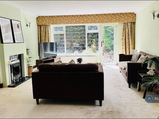 4 bedroom detached house to rent