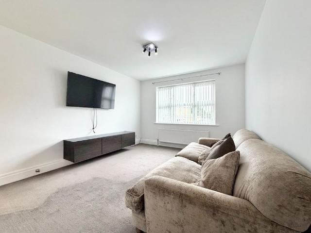 4 bedroom detached house to rent