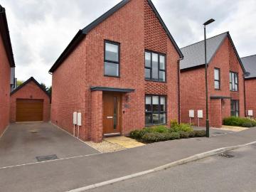 4 bedroom detached house to rent