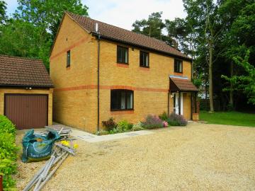 4 bedroom detached house to rent