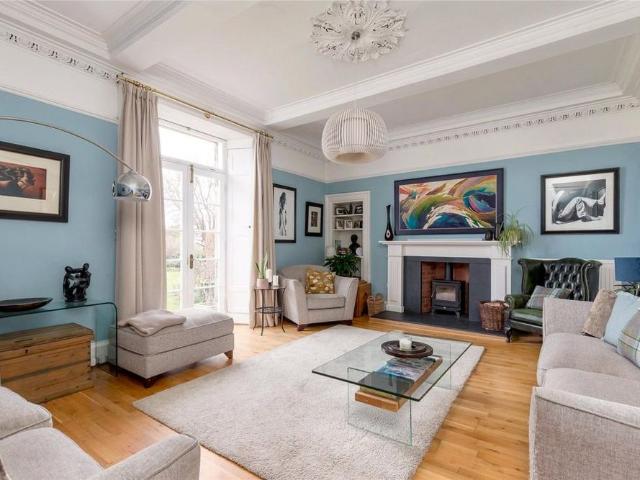 4 bedroom detached house to rent