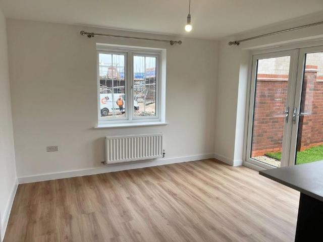 4 bedroom detached house to rent