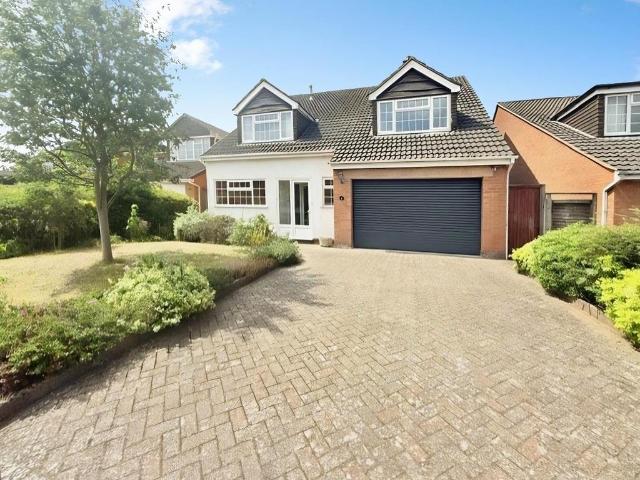 4 bedroom detached house to rent