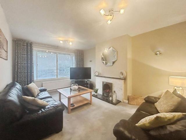 4 bedroom detached house to rent