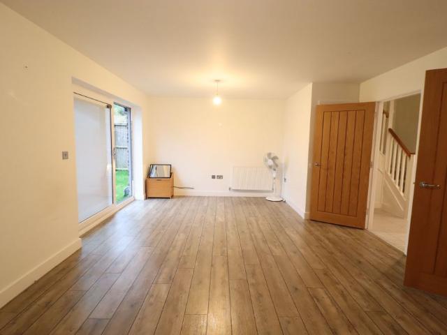 4 Bedroom Detached House To Rent