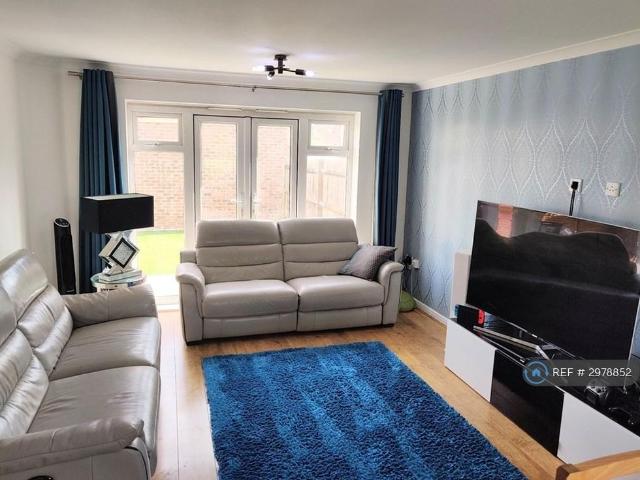 4 bedroom detached house to rent