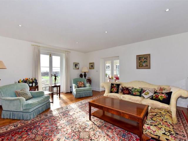 4 bedroom detached house to rent