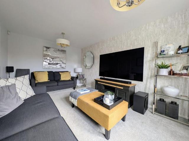 4 bedroom detached house to rent