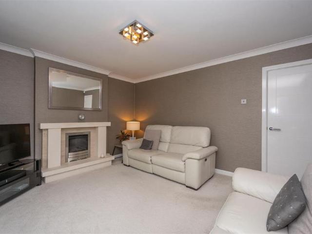 4 bedroom detached house to rent