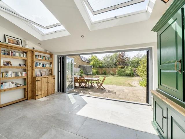 4 bedroom detached house to rent