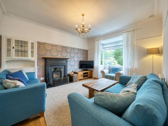 4 bedroom detached house to rent