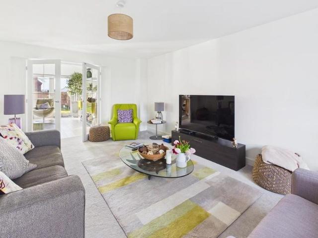4 bedroom detached house to rent