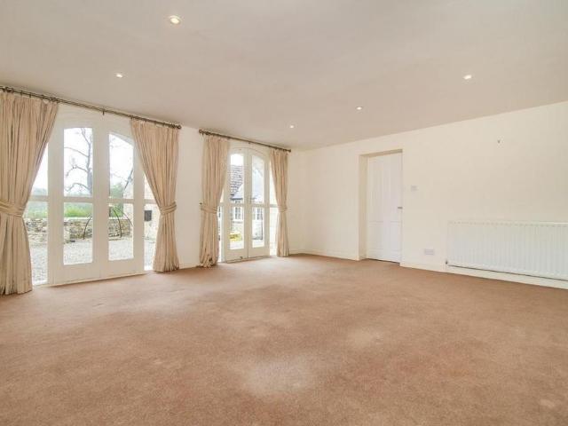 4 bedroom detached house to rent