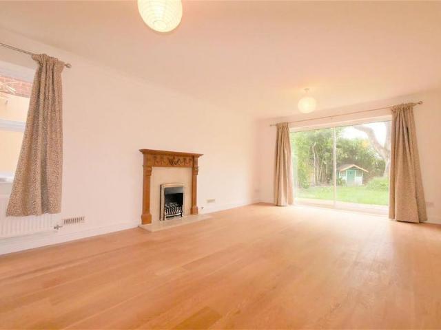 4 bedroom detached house to rent