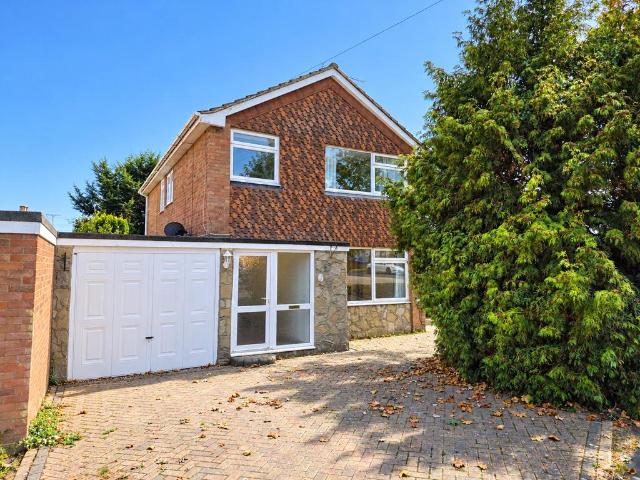 4 bedroom detached house to rent