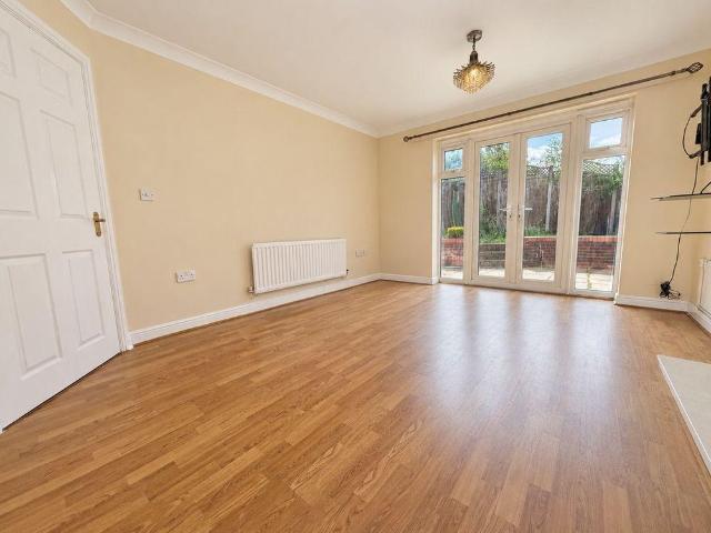 4 bedroom detached house to rent