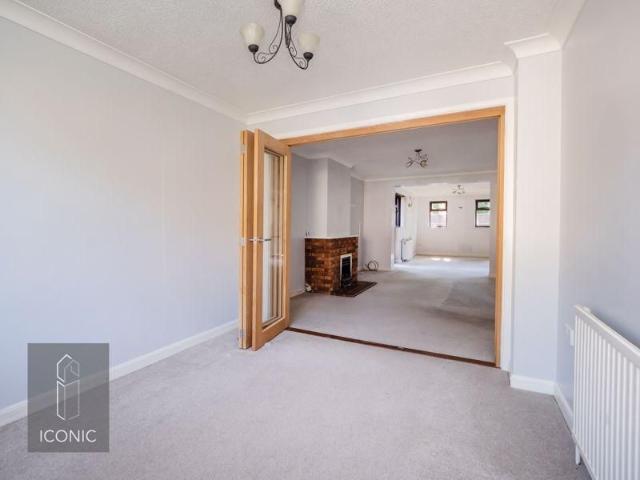 4 bedroom detached house to rent