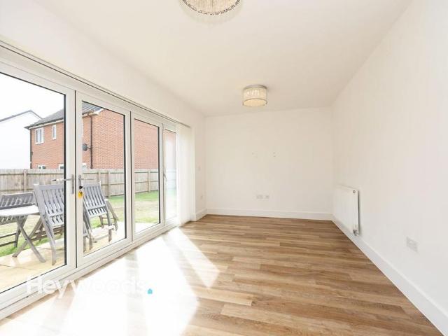 4 bedroom detached house to rent