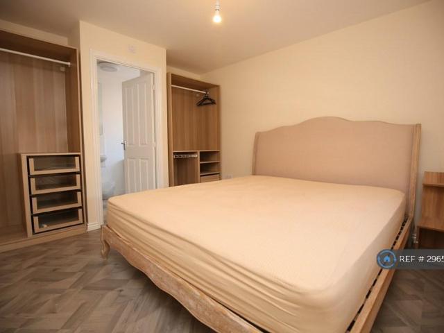 4 bedroom detached house to rent