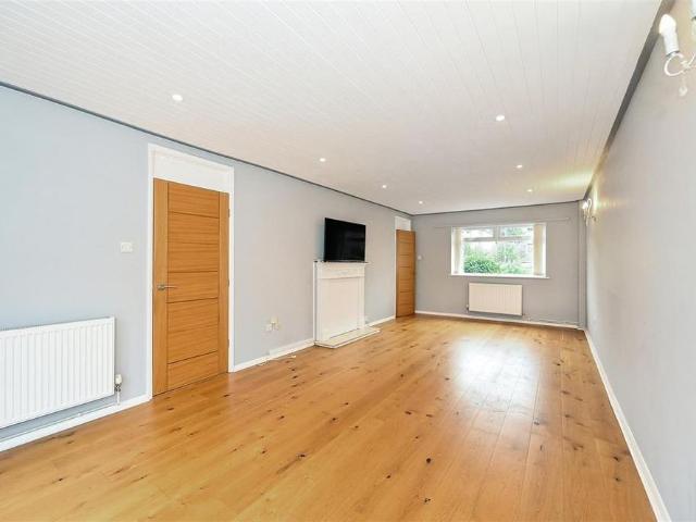 4 bedroom detached house to rent