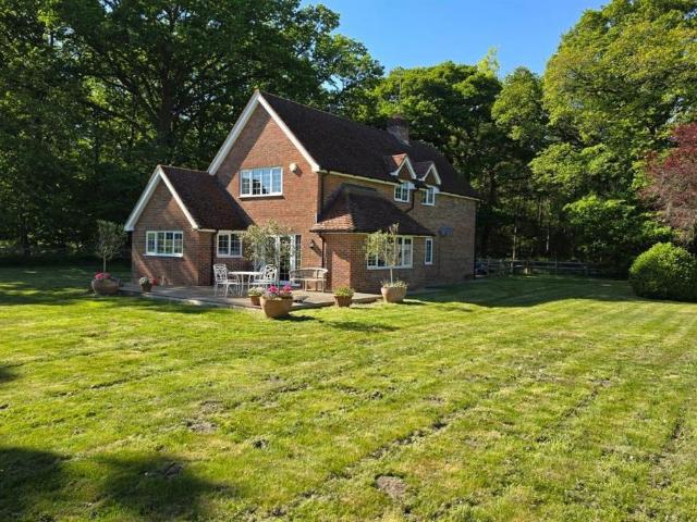 4 bedroom detached house to rent