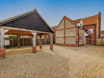 4 bedroom detached house to rent