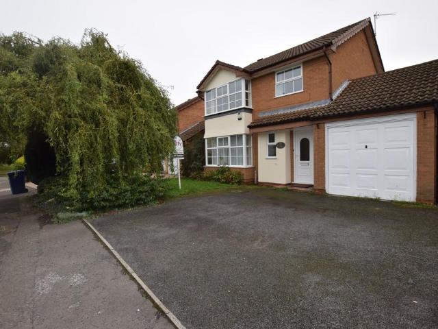 4 bedroom detached house to rent