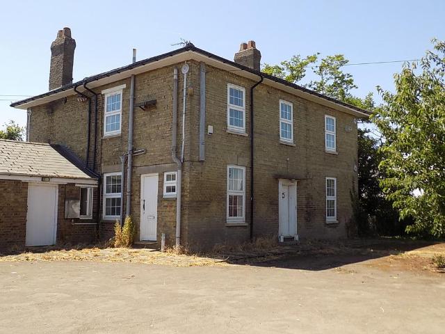 4 bedroom detached house to rent