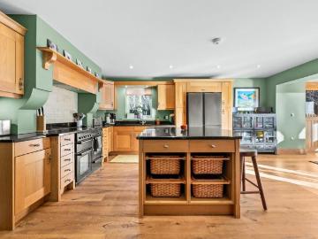 4 bedroom detached house to rent
