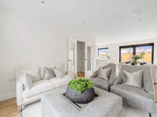 4 bedroom detached house to rent