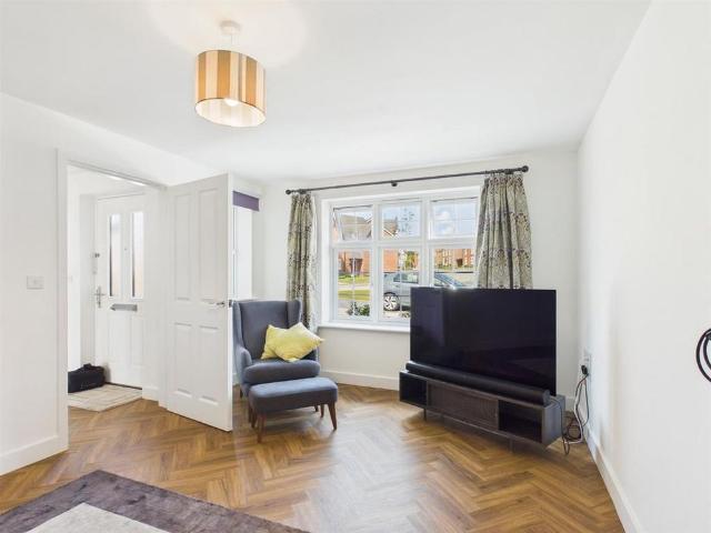4 bedroom detached house to rent