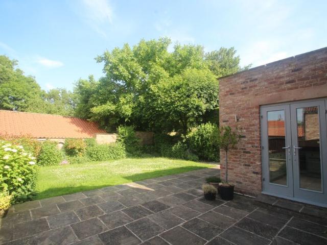 4 bedroom detached house to rent