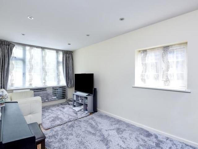 4 bedroom detached house to rent