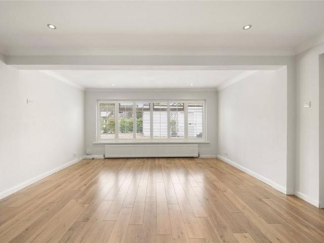 4 bedroom detached house to rent