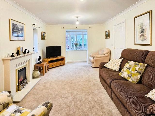 4 bedroom detached house to rent