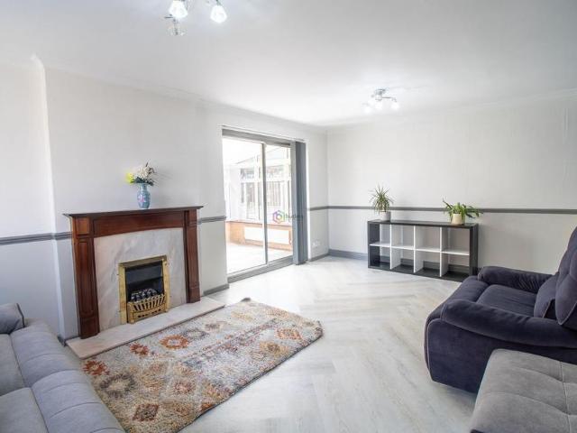 4 bedroom detached house to rent