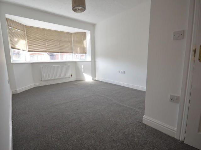 4 bedroom detached house to rent