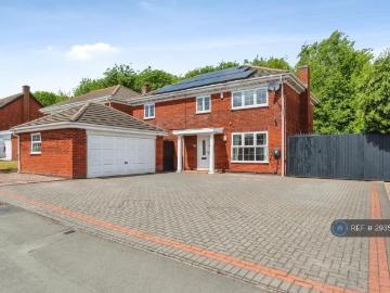 4 bedroom detached house to rent
