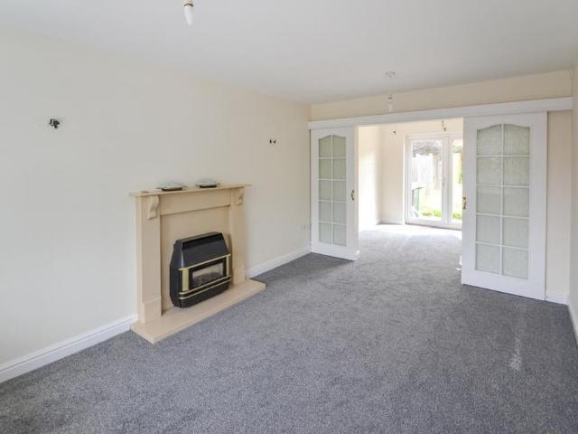 4 bedroom detached house to rent