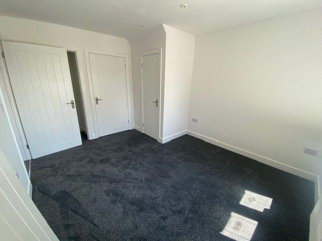 4 bedroom detached house to rent
