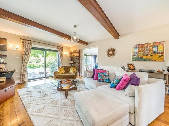 4 bedroom detached house to rent