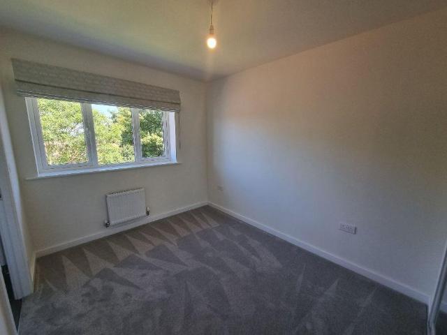 4 bedroom detached house to rent