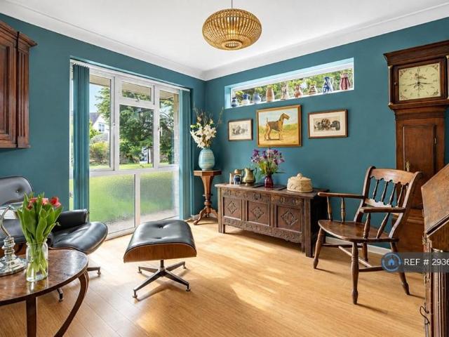 4 bedroom detached house to rent