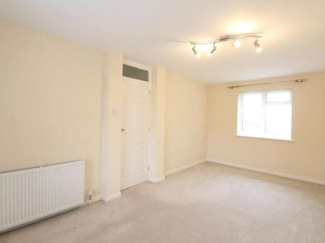4 bedroom detached house to rent