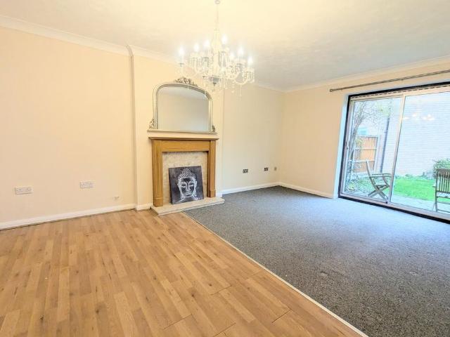 4 bedroom detached house to rent
