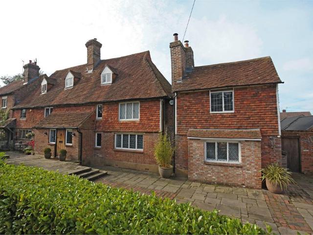 4 bedroom detached house to rent