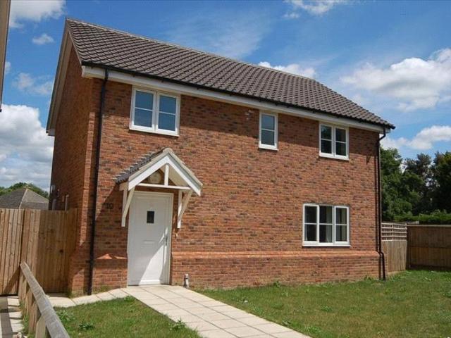 4 bedroom detached house to rent