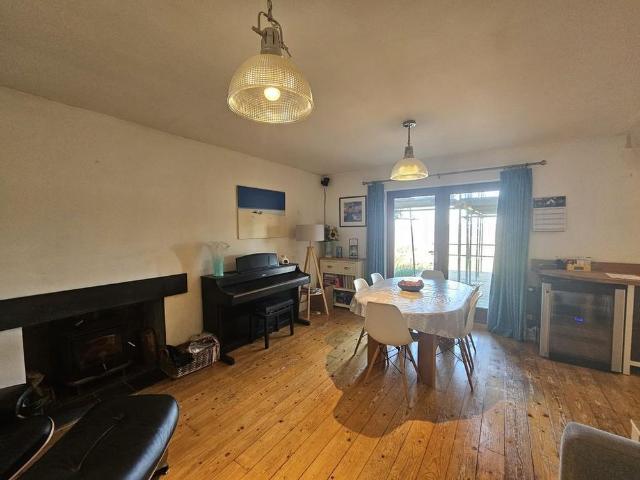 4 bedroom detached house to rent