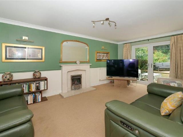 4 bedroom detached house to rent